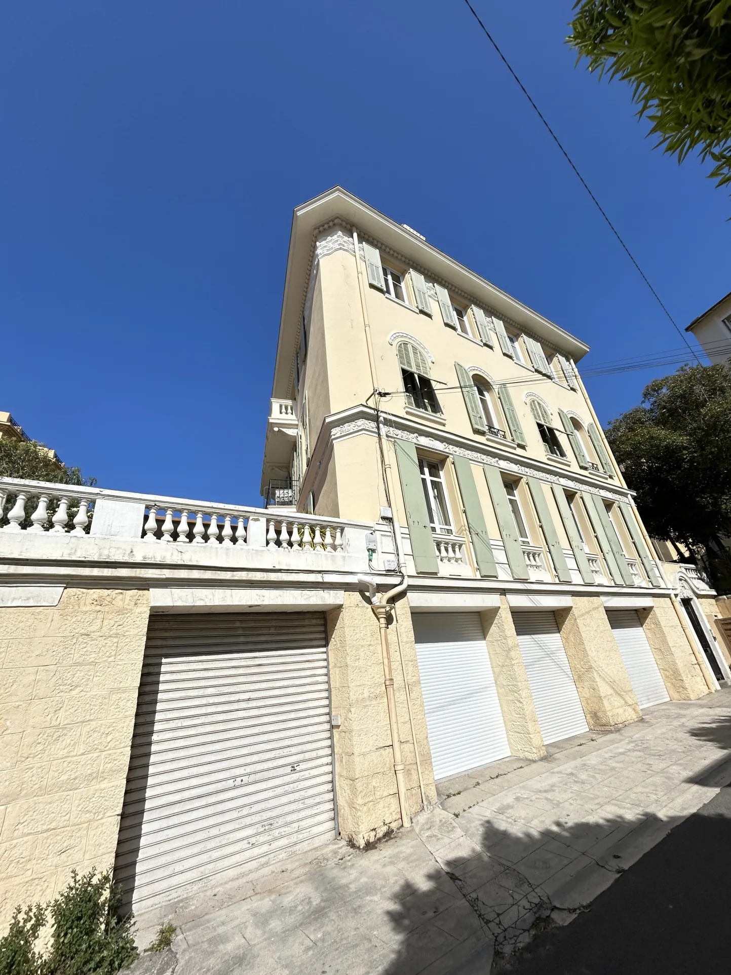 Appartement 2 pièces à Nice Nord avec terrasse en dernier étage 