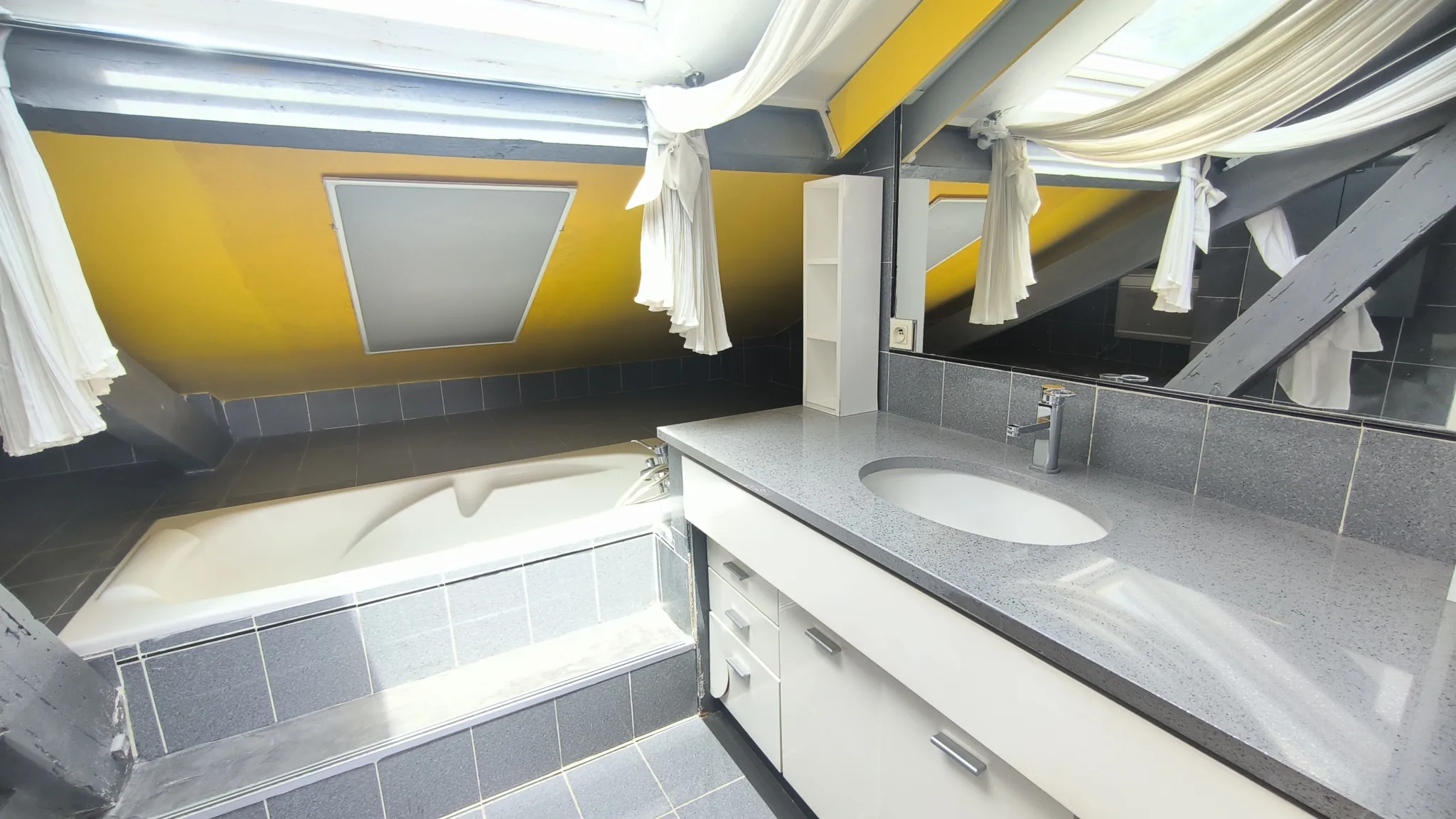 Appartement 2 pièces à Nice Nord avec terrasse en dernier étage 