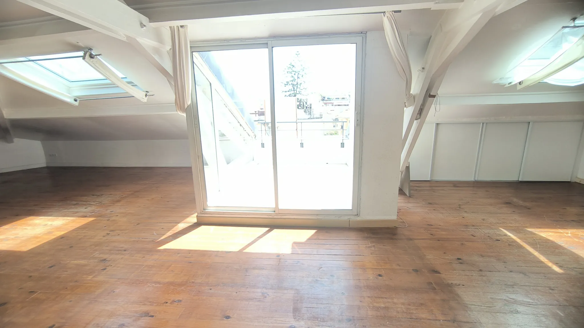 Appartement 2 pièces à Nice Nord avec terrasse en dernier étage 