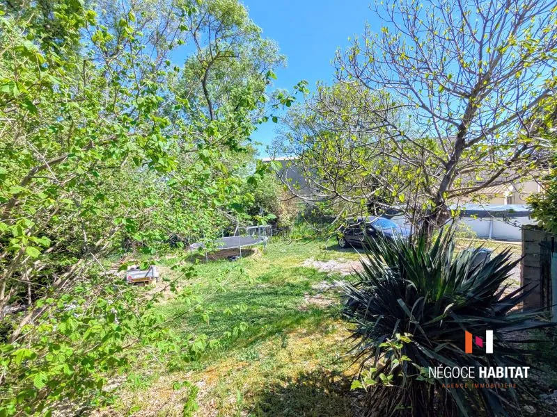 Villa de plain-pied avec piscine, garage et grand terrain à Quissac – Investissez dans cette belle maison 