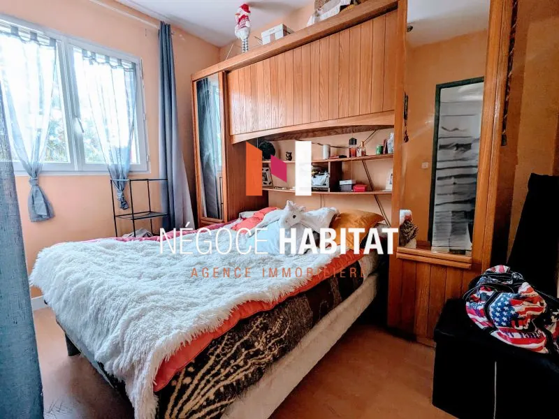 Villa de plain-pied avec piscine, garage et grand terrain à Quissac – Investissez dans cette belle maison 