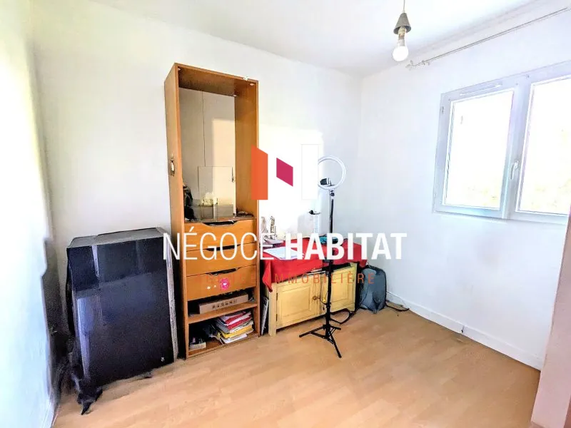 Villa de plain-pied avec piscine, garage et grand terrain à Quissac – Investissez dans cette belle maison 