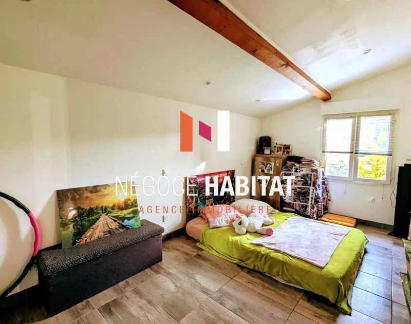 Villa de plain-pied avec piscine, garage et grand terrain à Quissac – Investissez dans cette belle maison 