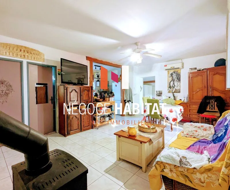 Villa de plain-pied avec piscine, garage et grand terrain à Quissac – Investissez dans cette belle maison 