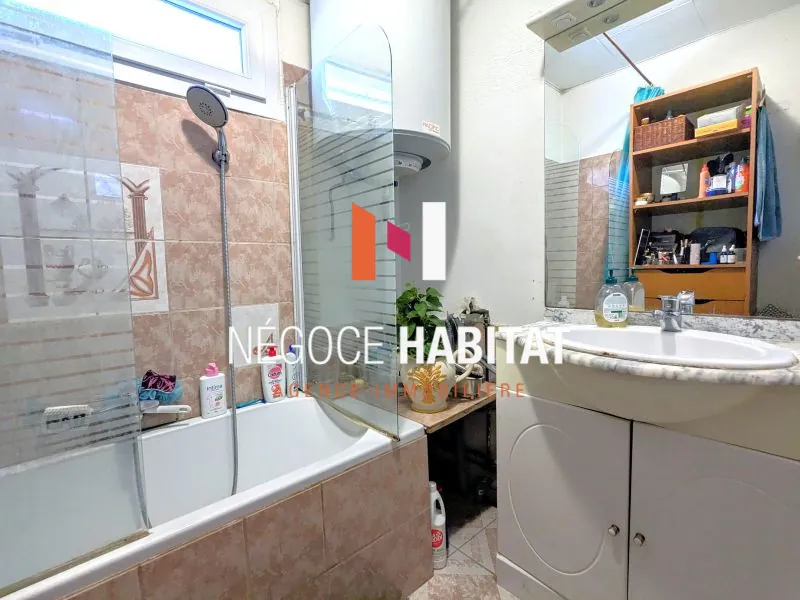 Villa de plain-pied avec piscine, garage et grand terrain à Quissac – Investissez dans cette belle maison 