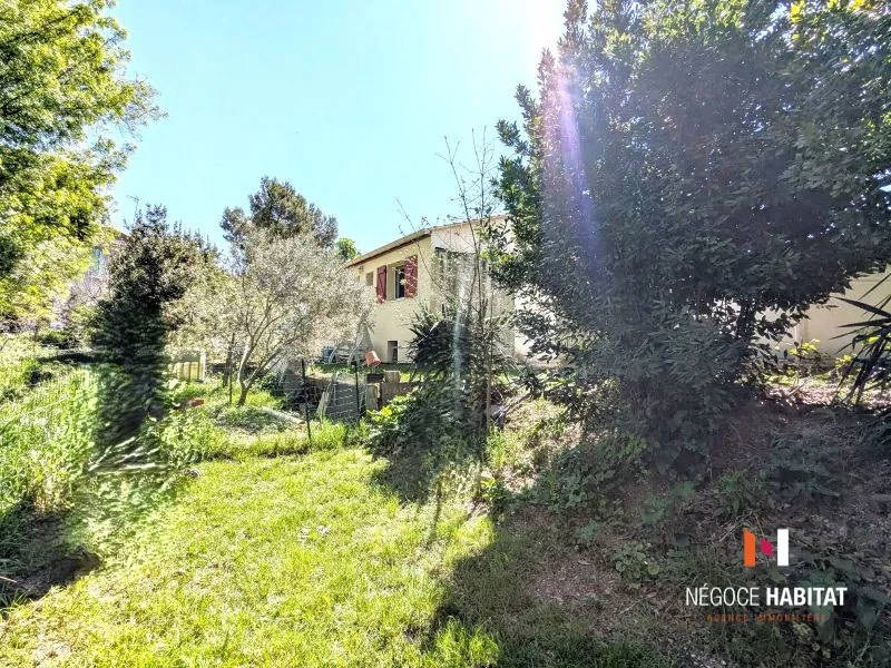 Villa de plain-pied avec piscine, garage et grand terrain à Quissac – Investissez dans cette belle maison 