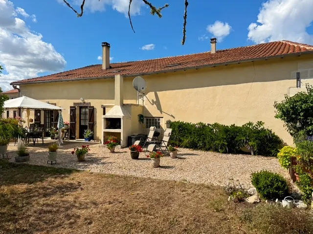 Maison traditionnelle proche du Grand Étang à La Jemaye