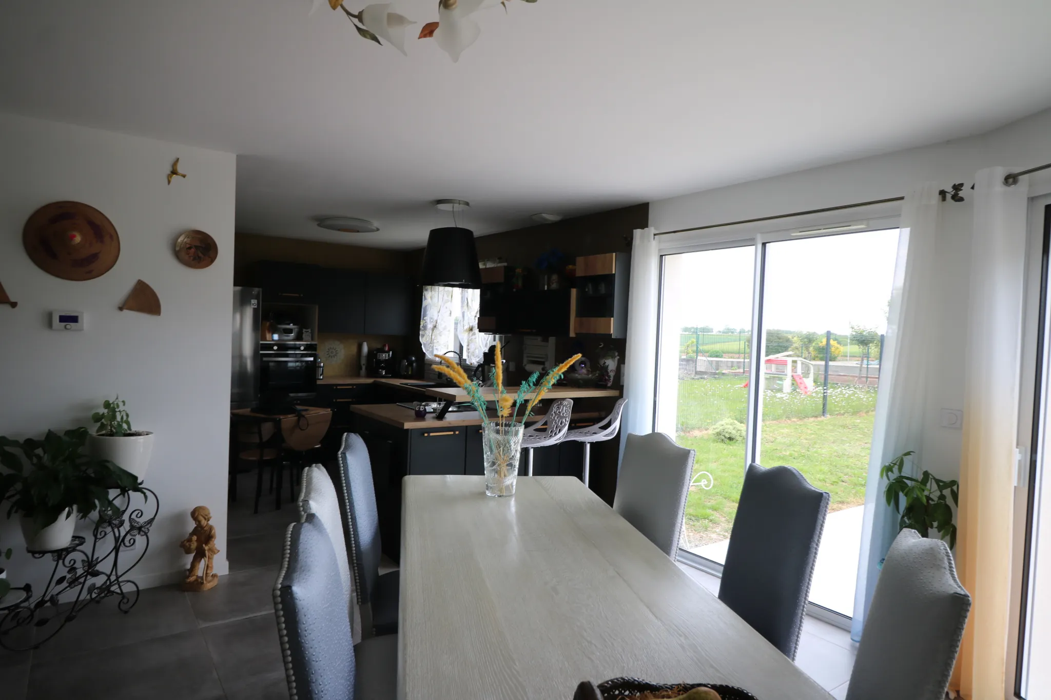 Maison neuve de plain-pied avec garage et jardin à Saint Hilaire de Villefranche 