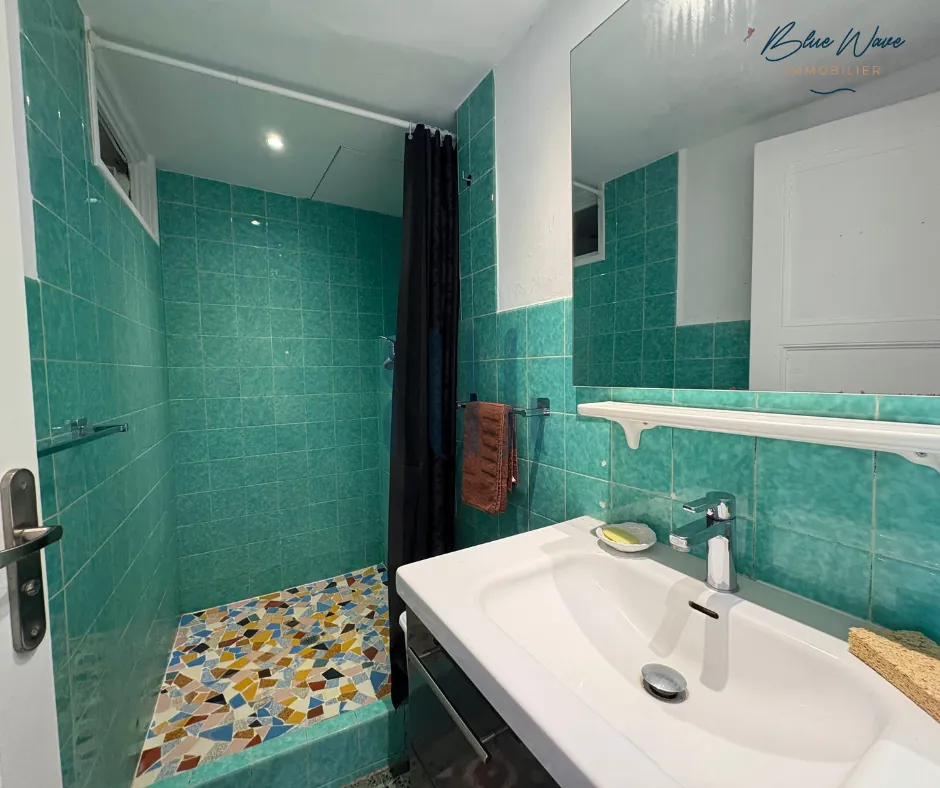 Studio lumineux à Sainte-Maxime avec terrasse et parking - Opportunité à saisir 