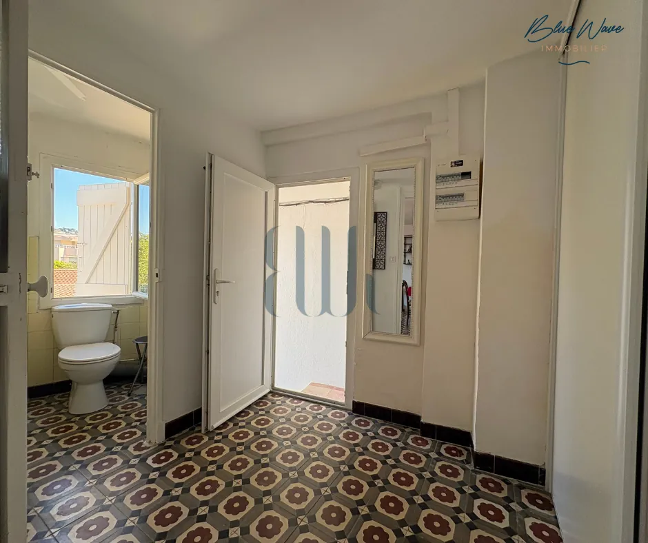 Studio lumineux à Sainte-Maxime avec terrasse et parking - Opportunité à saisir 