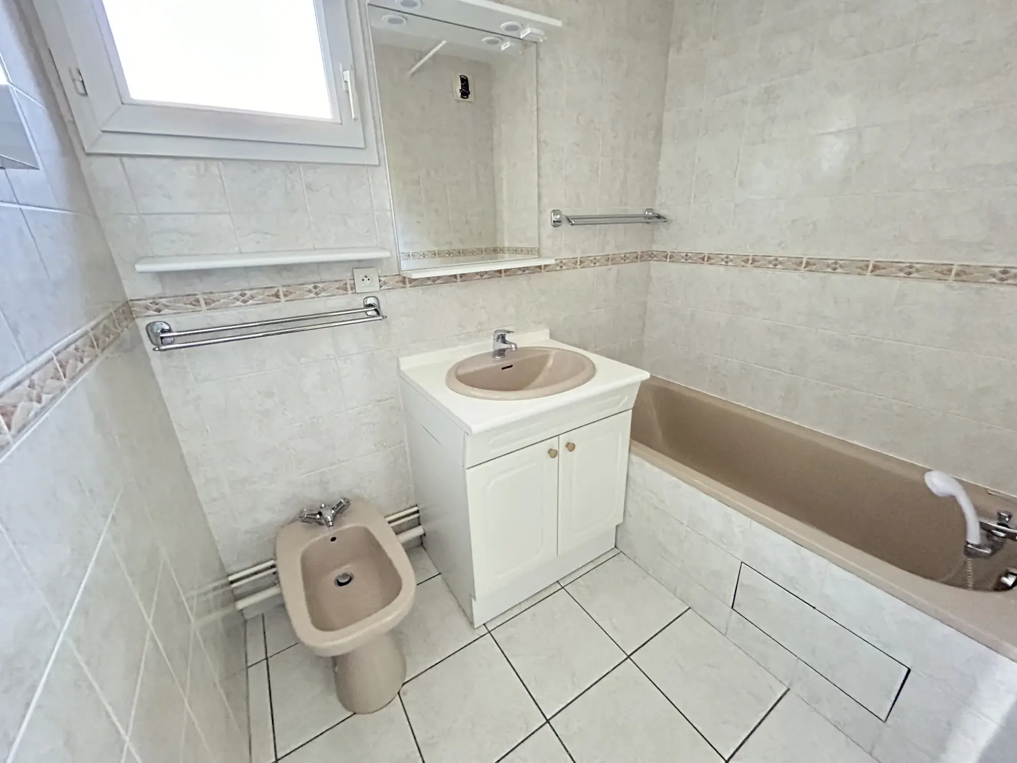 À vendre Appartement T3 lumineux à Toulouse, terrasse et parking sécurisé 