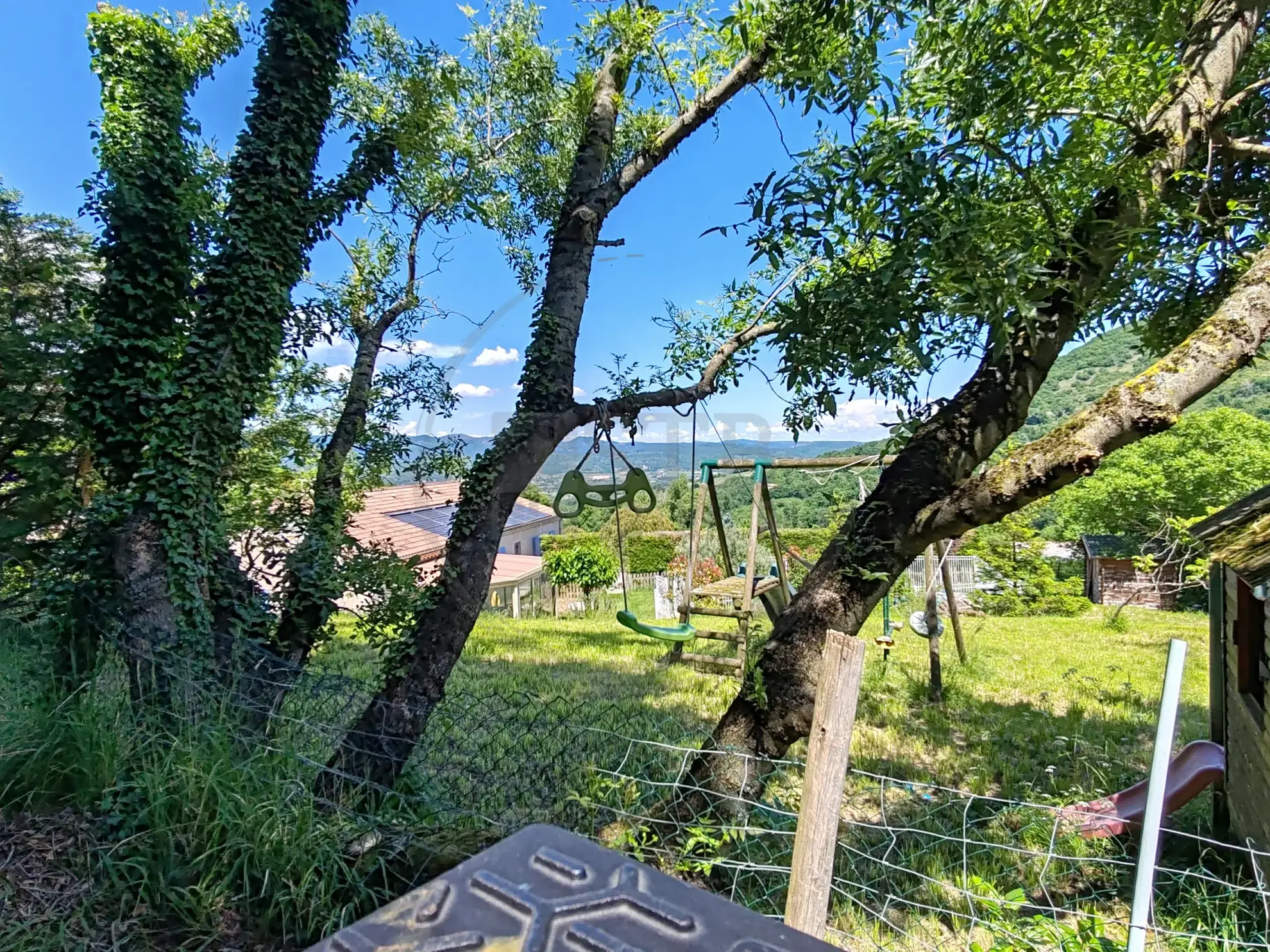 Terrain constructible de 916 m² à Saint Bauzile en Ardèche avec vue vallée