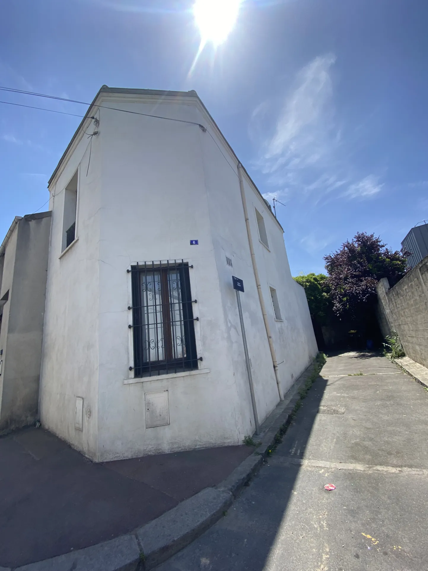 Maison de ville à La Courneuve - 81 m² avec terrasse et équipements modernes 