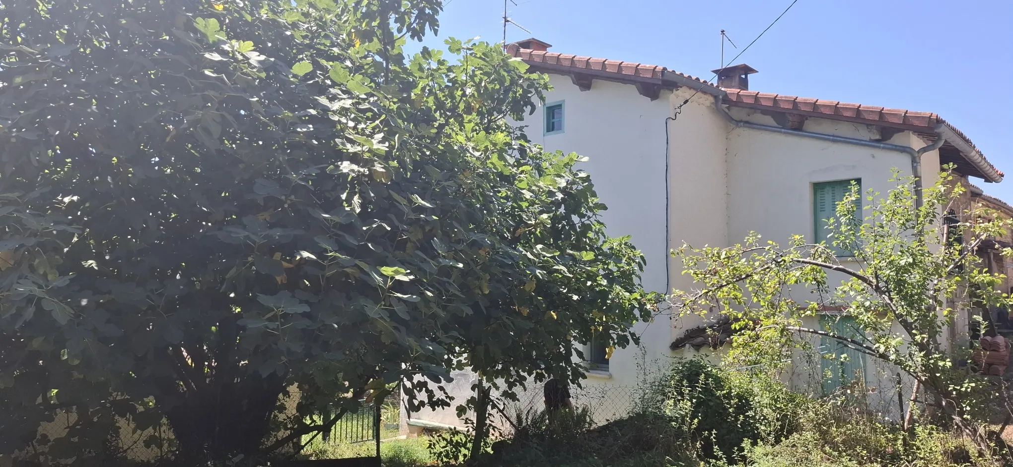 Maison de village avec belle vue et terrain spacieux à Cadarcet 