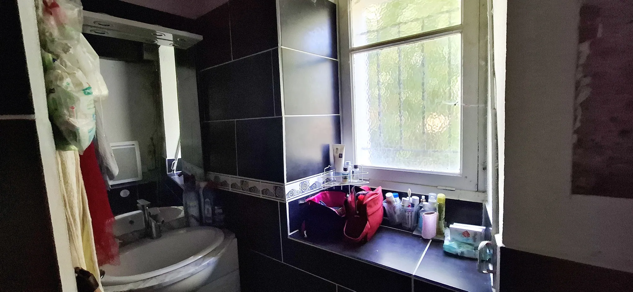 Maison de village avec belle vue et terrain spacieux à Cadarcet 