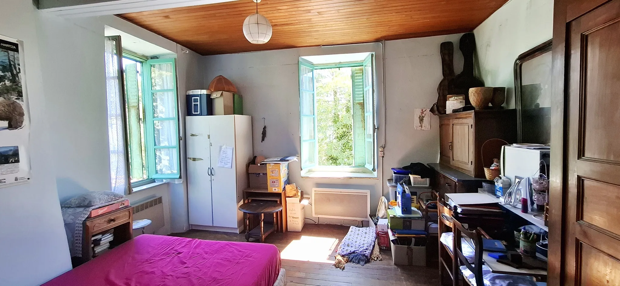 Maison de village avec belle vue et terrain spacieux à Cadarcet 