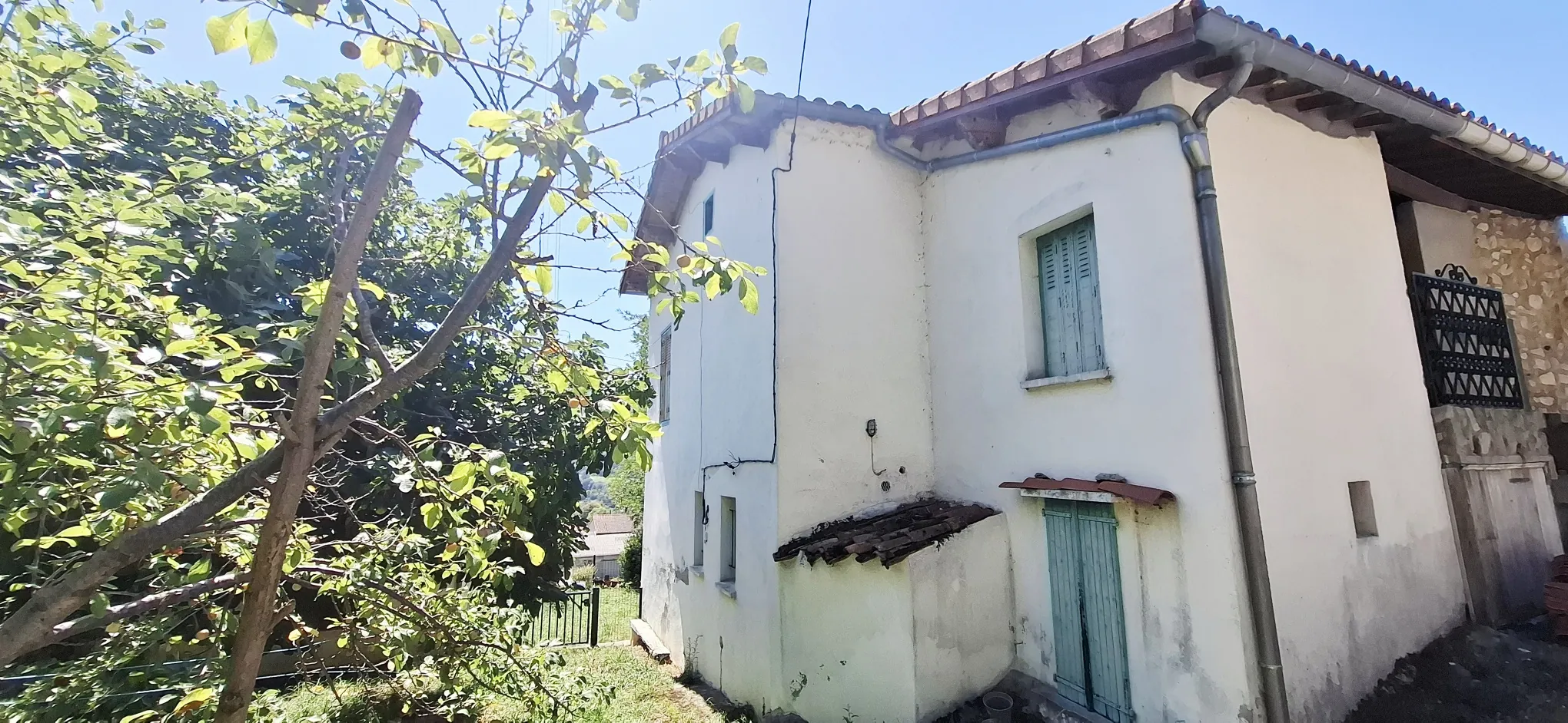 Maison de village avec belle vue et terrain spacieux à Cadarcet