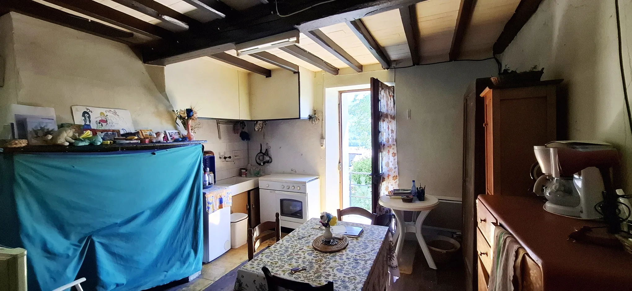 Maison de village avec belle vue et terrain spacieux à Cadarcet 