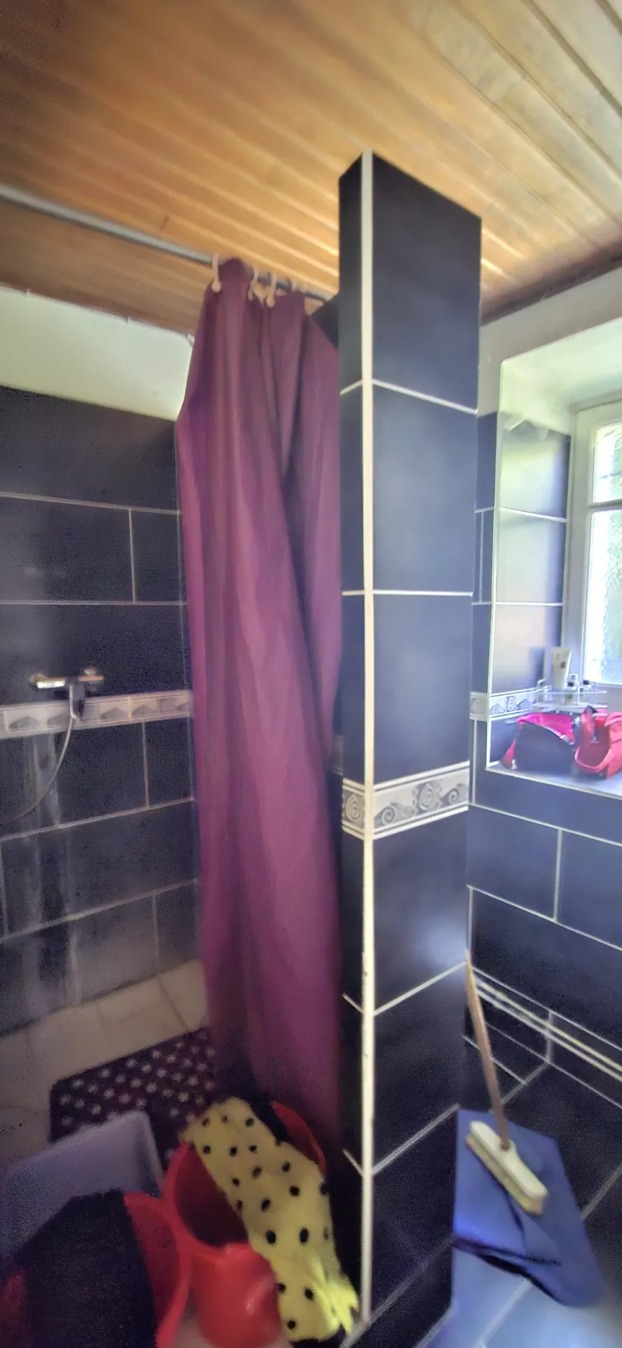 Maison de village avec belle vue et terrain spacieux à Cadarcet 