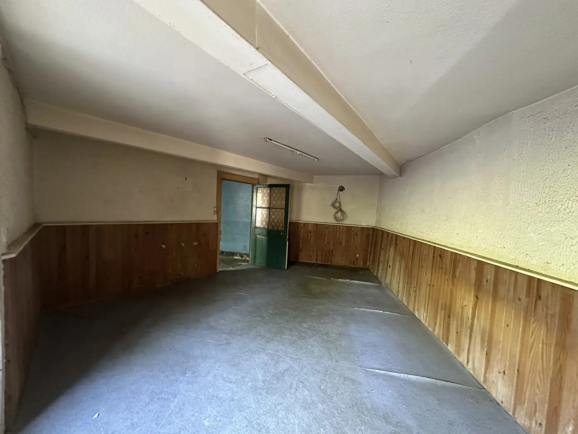 Maison à vendre à Saint-Jean-la-Bussière avec 4 chambres, cave et combles aménageables 