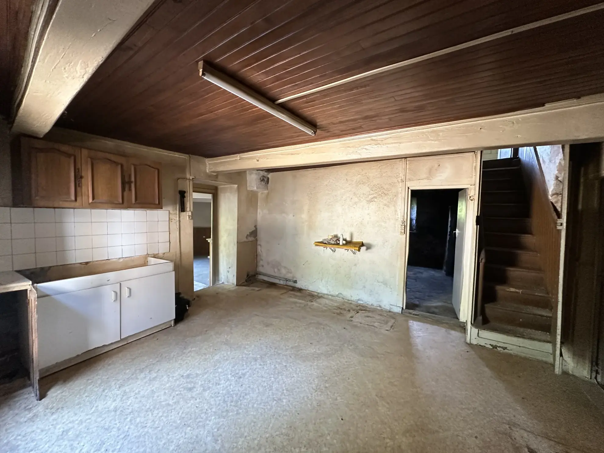 Maison à vendre à Saint-Jean-la-Bussière avec 4 chambres, cave et combles aménageables 