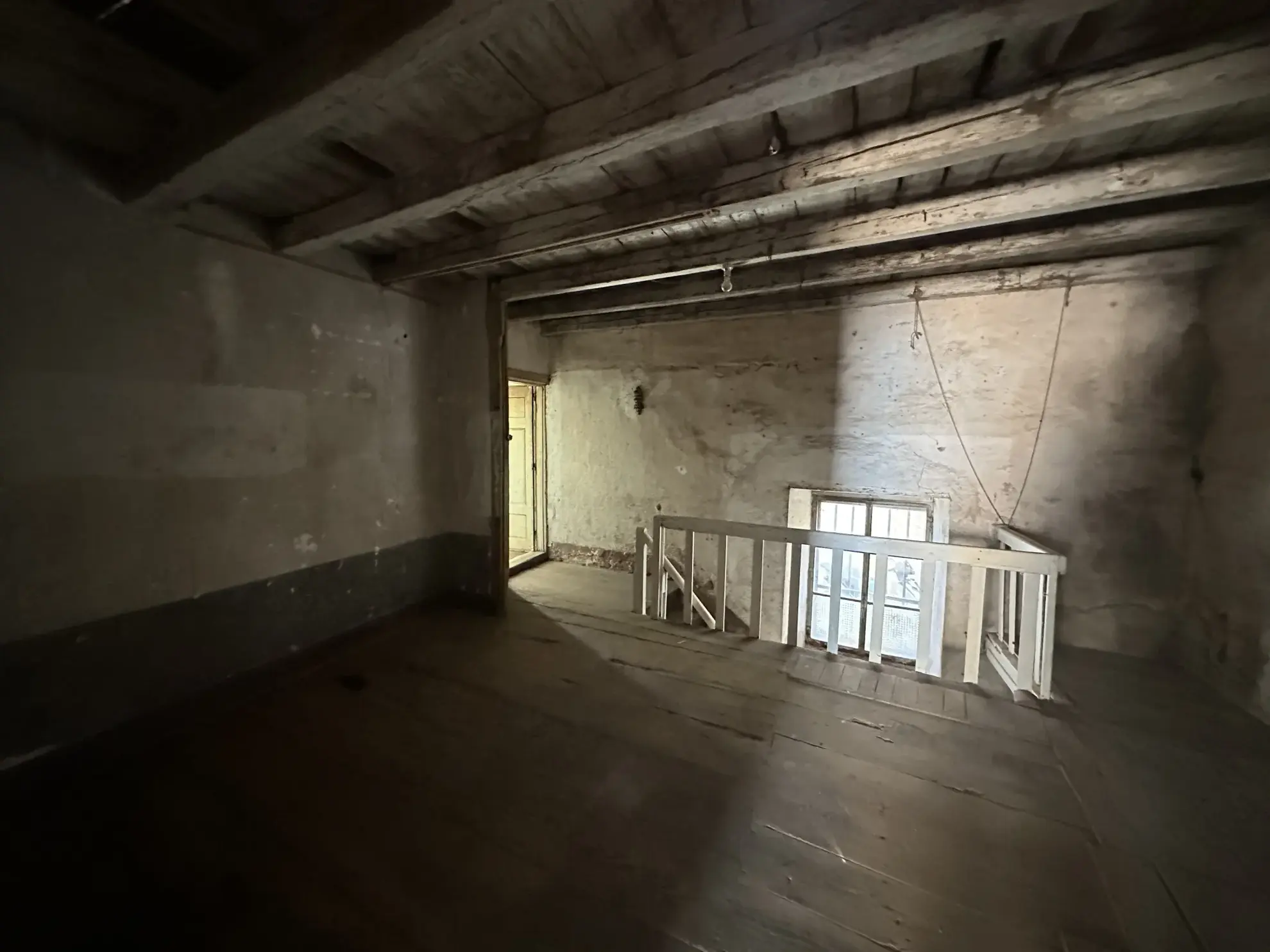 Maison à vendre à Saint-Jean-la-Bussière avec 4 chambres, cave et combles aménageables 