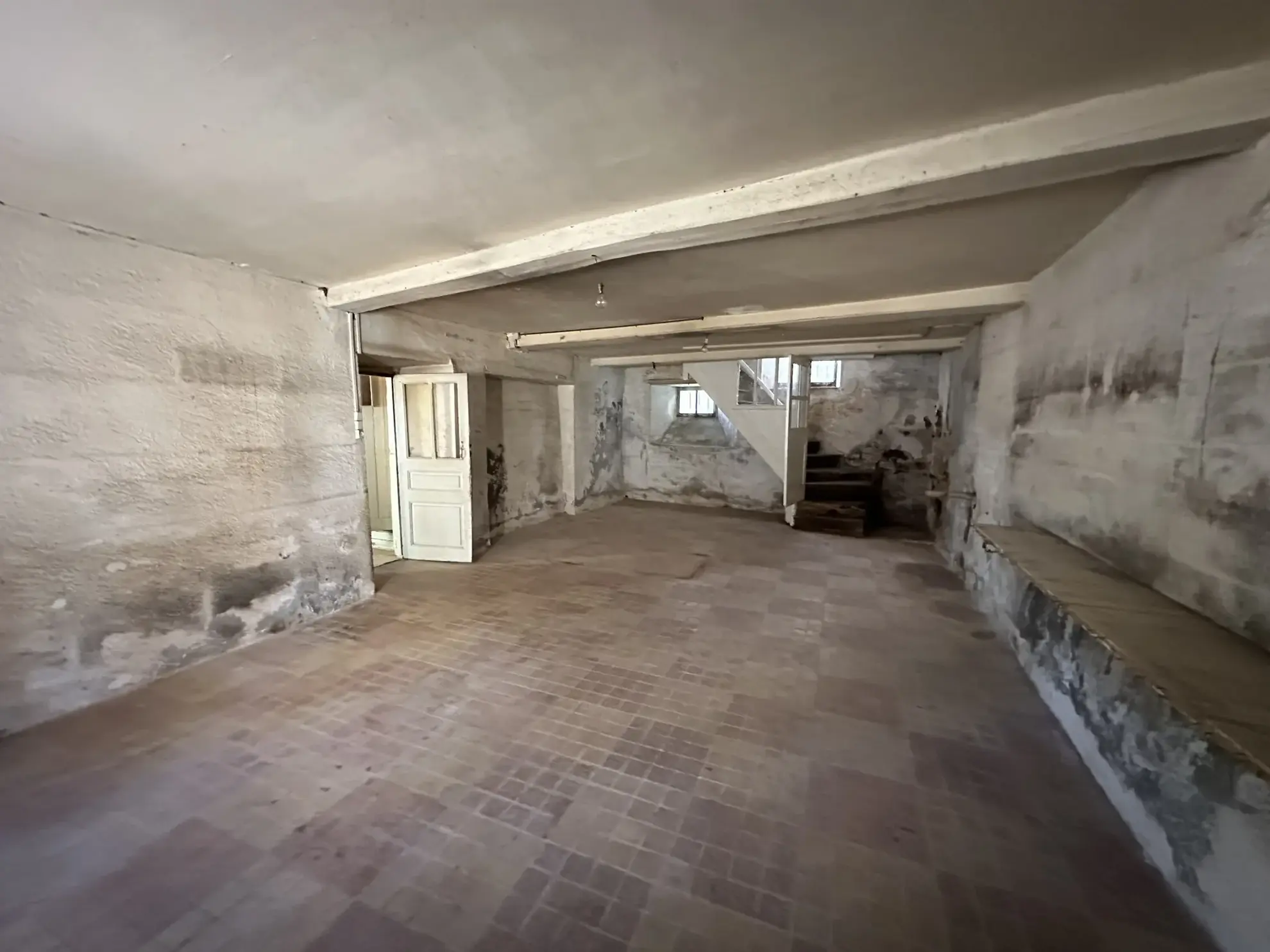 Maison à vendre à Saint-Jean-la-Bussière avec 4 chambres, cave et combles aménageables 