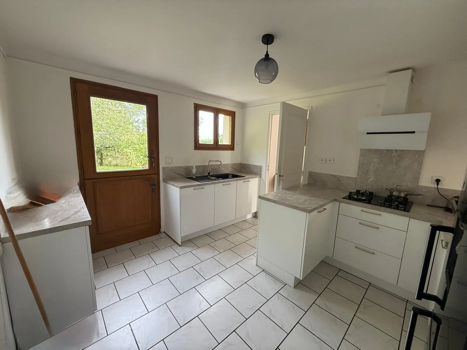 À vendre maison spacieuse de 160 m² à Condé sur Sarthe avec terrain de 3858 m² 