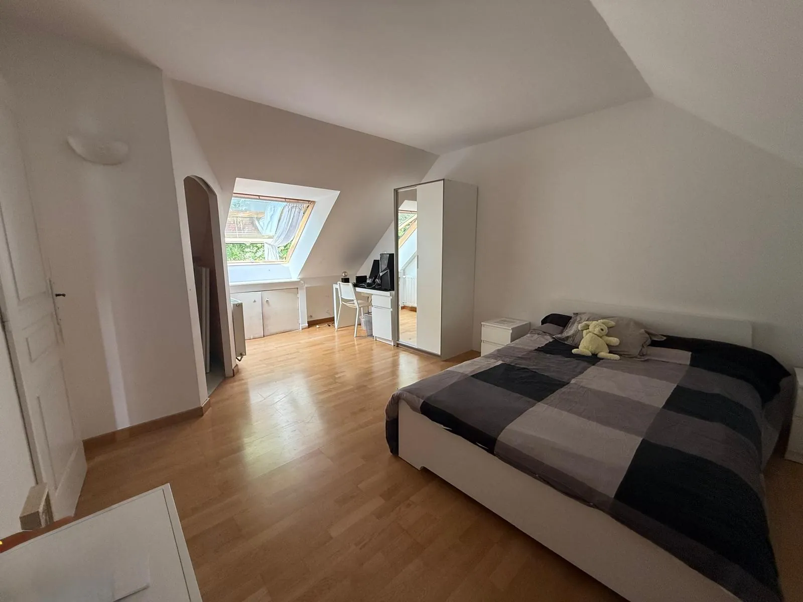 À vendre maison spacieuse de 160 m² à Condé sur Sarthe avec terrain de 3858 m² 