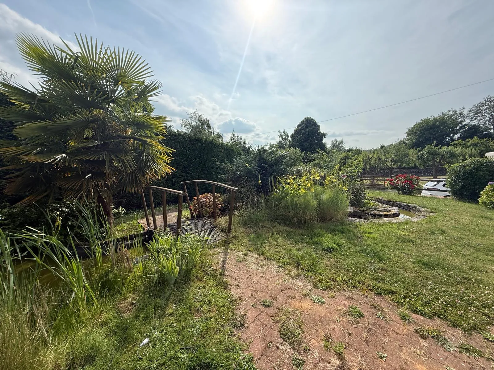 À vendre maison spacieuse de 160 m² à Condé sur Sarthe avec terrain de 3858 m² 