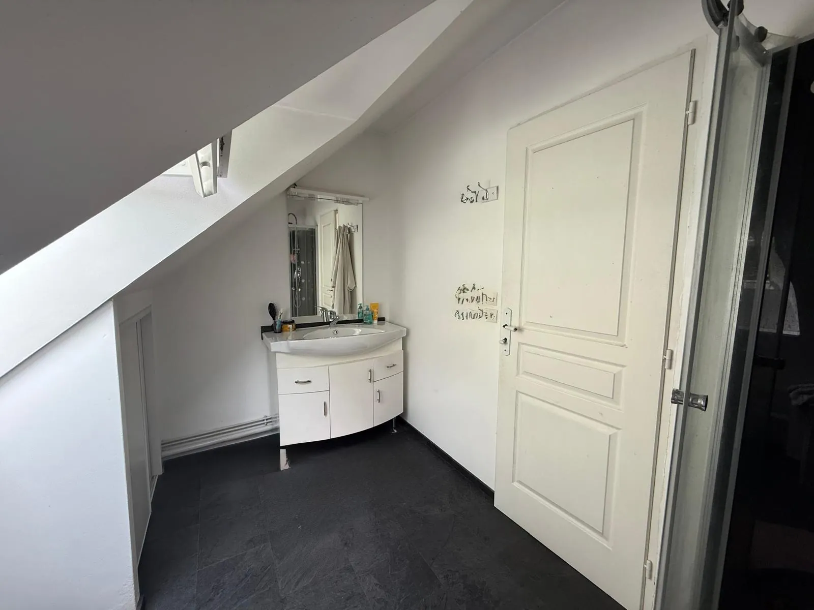 À vendre maison spacieuse de 160 m² à Condé sur Sarthe avec terrain de 3858 m² 