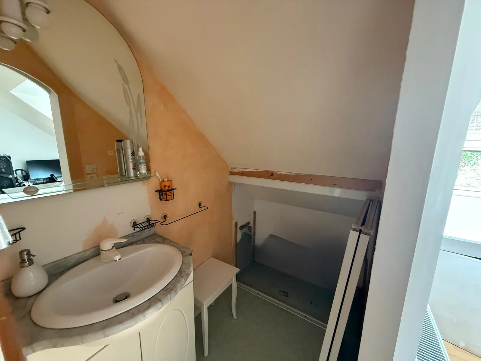 À vendre maison spacieuse de 160 m² à Condé sur Sarthe avec terrain de 3858 m² 