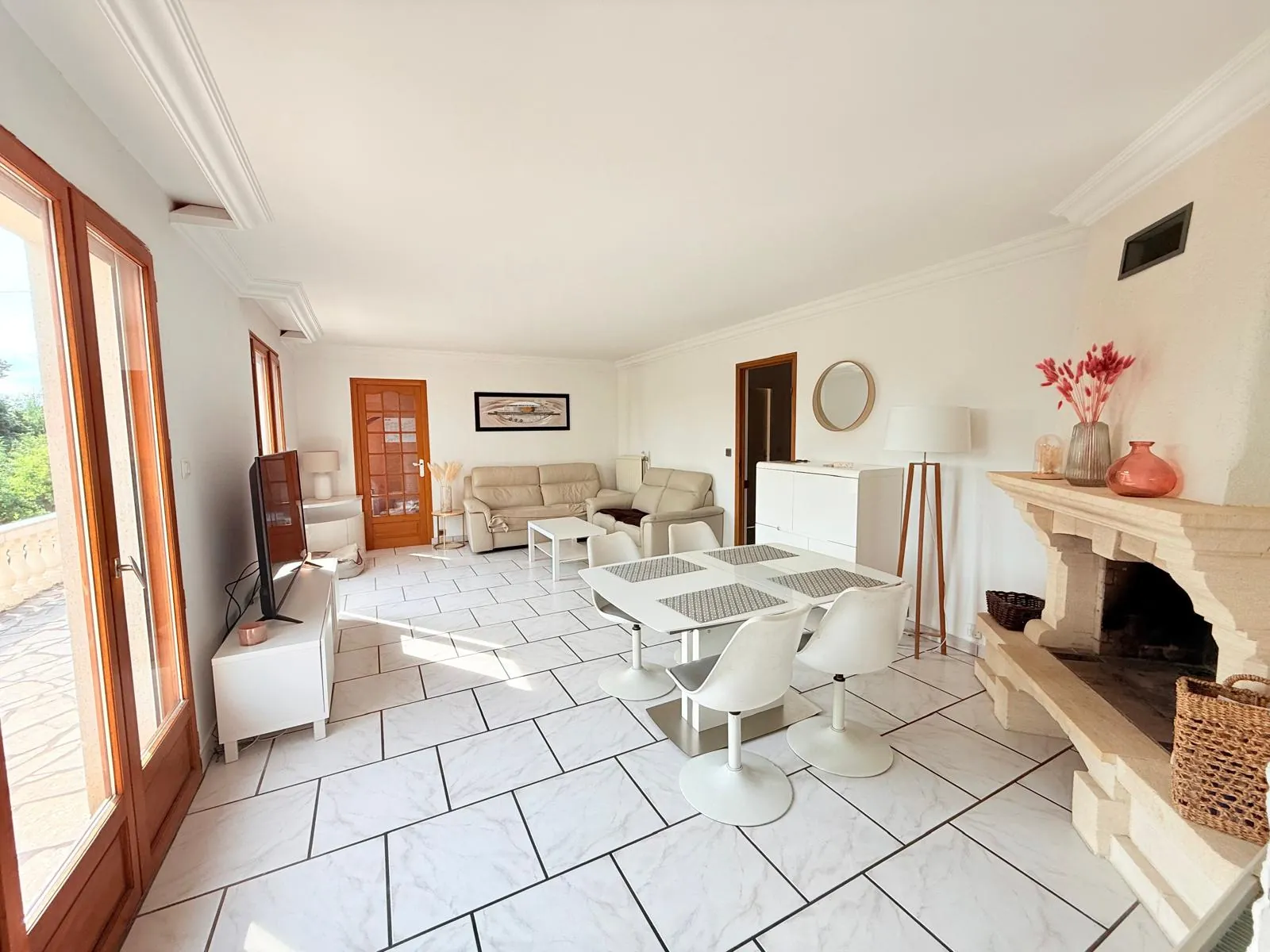 À vendre maison spacieuse de 160 m² à Condé sur Sarthe avec terrain de 3858 m² 