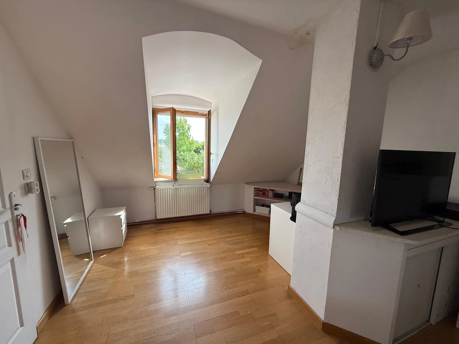 À vendre maison spacieuse de 160 m² à Condé sur Sarthe avec terrain de 3858 m² 