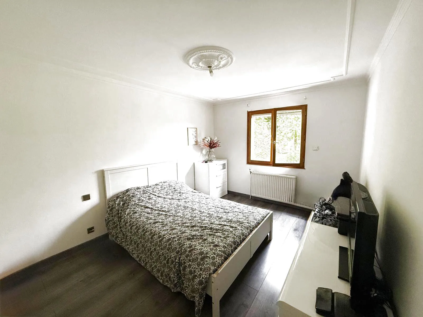 À vendre maison spacieuse de 160 m² à Condé sur Sarthe avec terrain de 3858 m² 