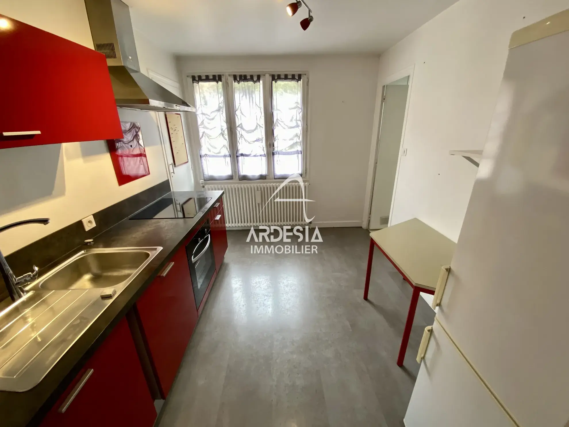 Bel appartement lumineux de 78 m2 avec balcon à Saint-Michel de Maurienne 