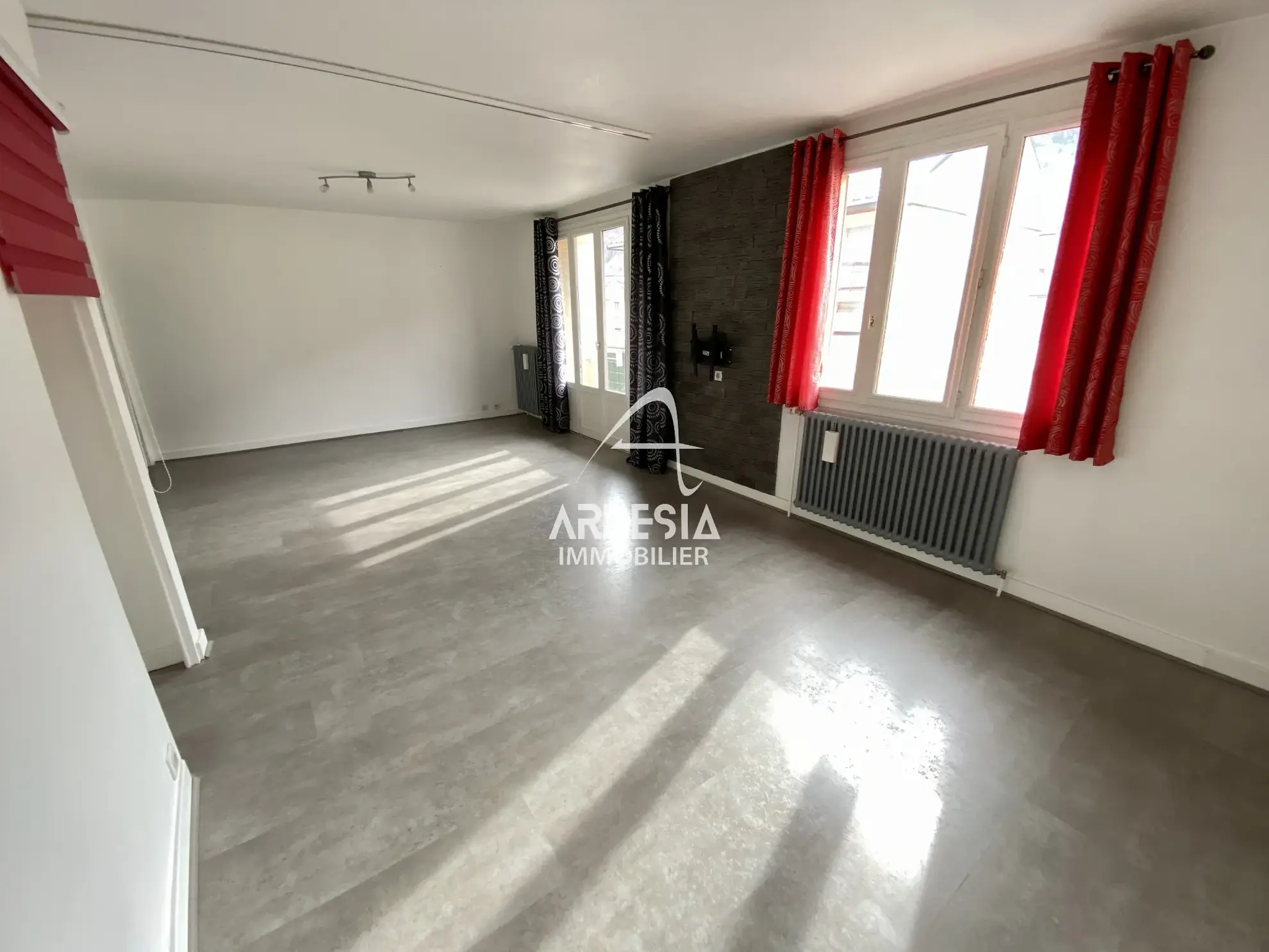 Bel appartement lumineux de 78 m2 avec balcon à Saint-Michel de Maurienne 