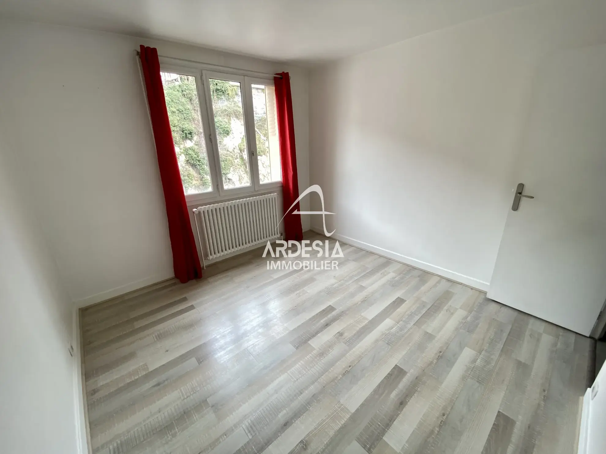 Bel appartement lumineux de 78 m2 avec balcon à Saint-Michel de Maurienne 