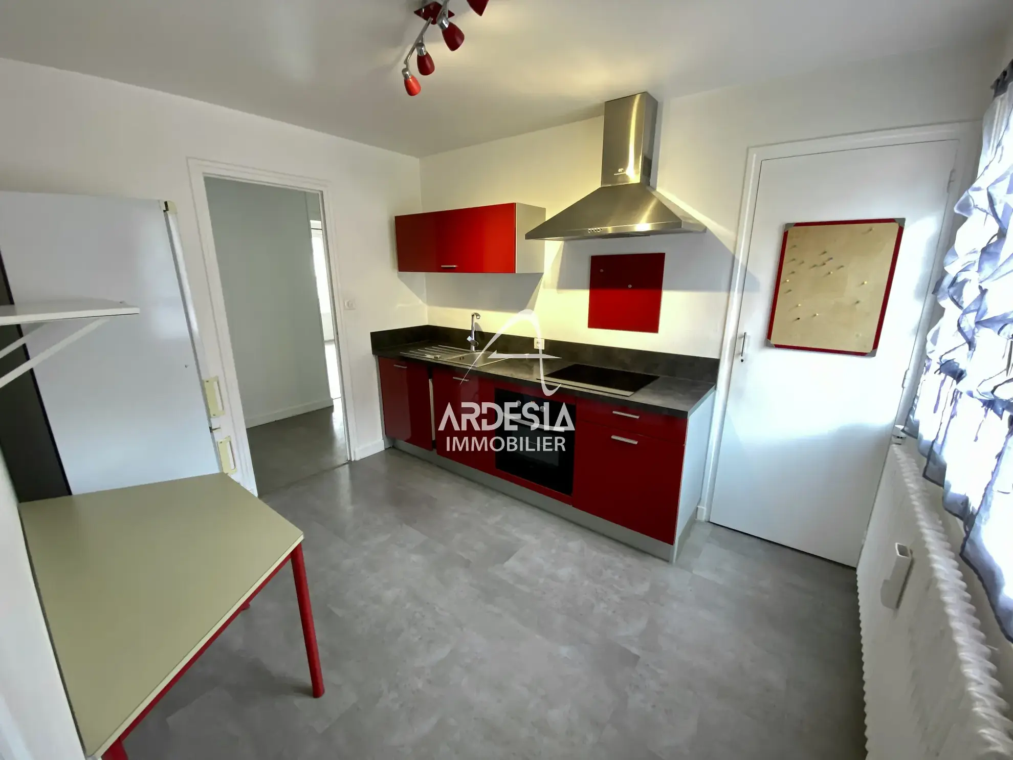 Bel appartement lumineux de 78 m2 avec balcon à Saint-Michel de Maurienne 