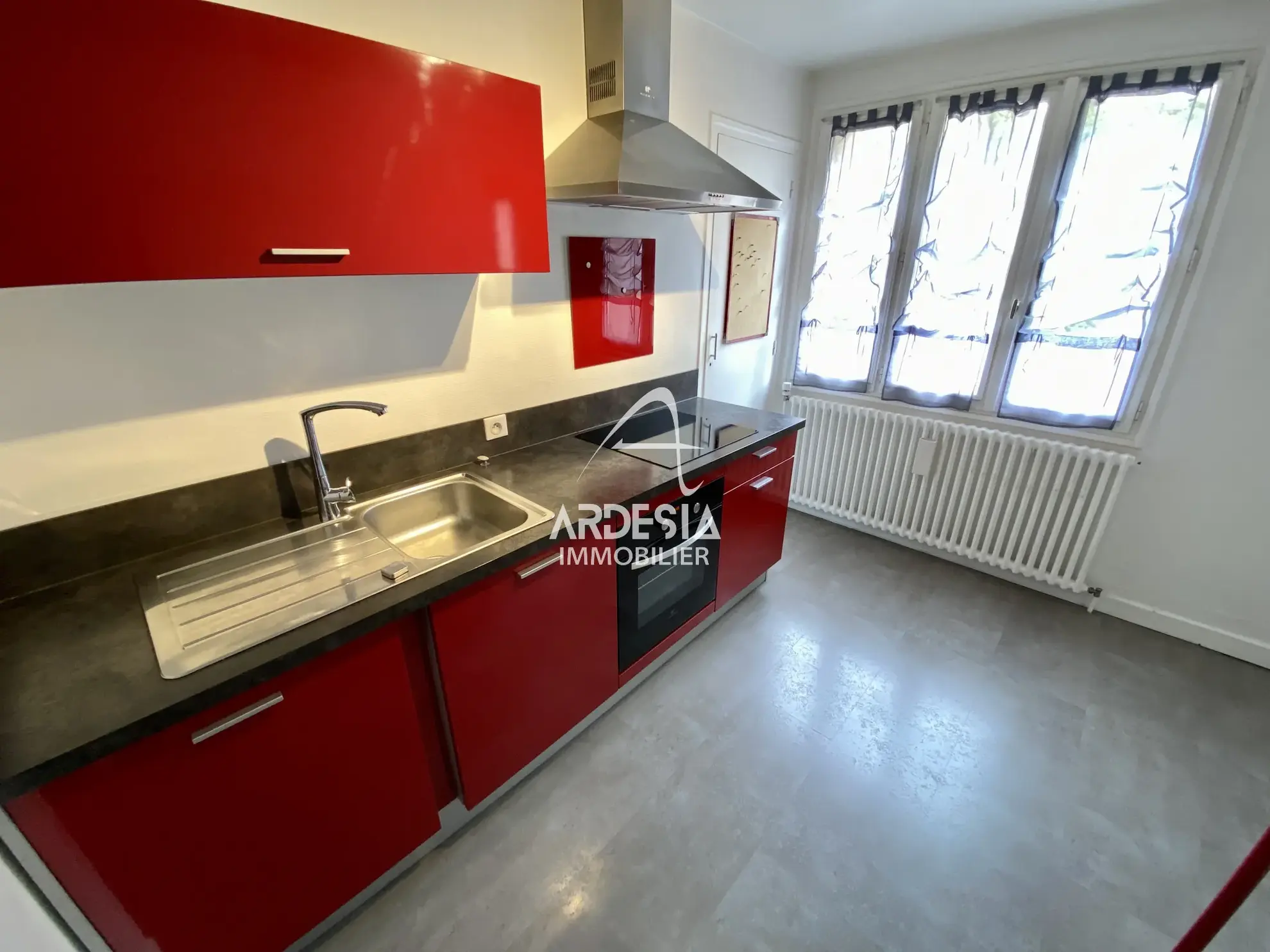 Bel appartement lumineux de 78 m2 avec balcon à Saint-Michel de Maurienne 
