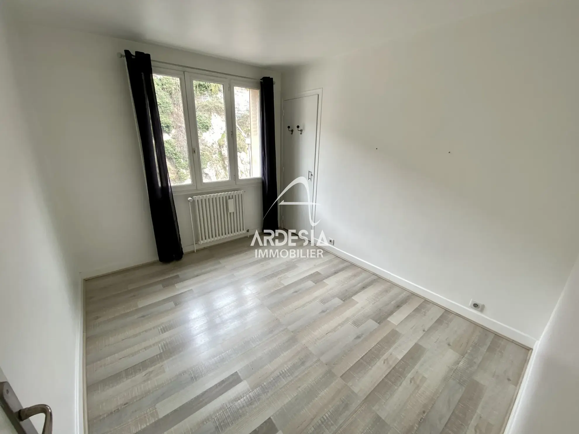 Bel appartement lumineux de 78 m2 avec balcon à Saint-Michel de Maurienne 