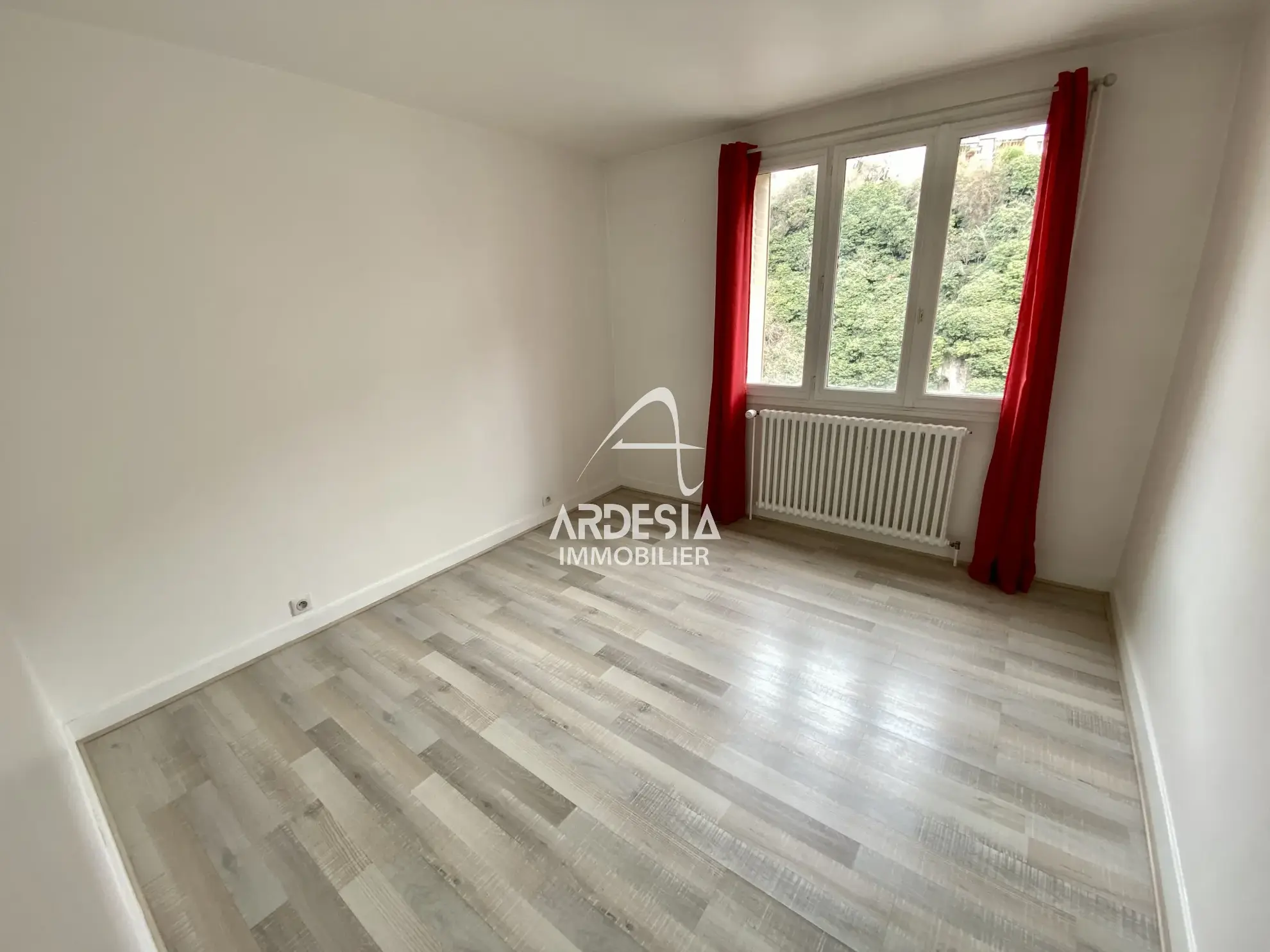 Bel appartement lumineux de 78 m2 avec balcon à Saint-Michel de Maurienne 
