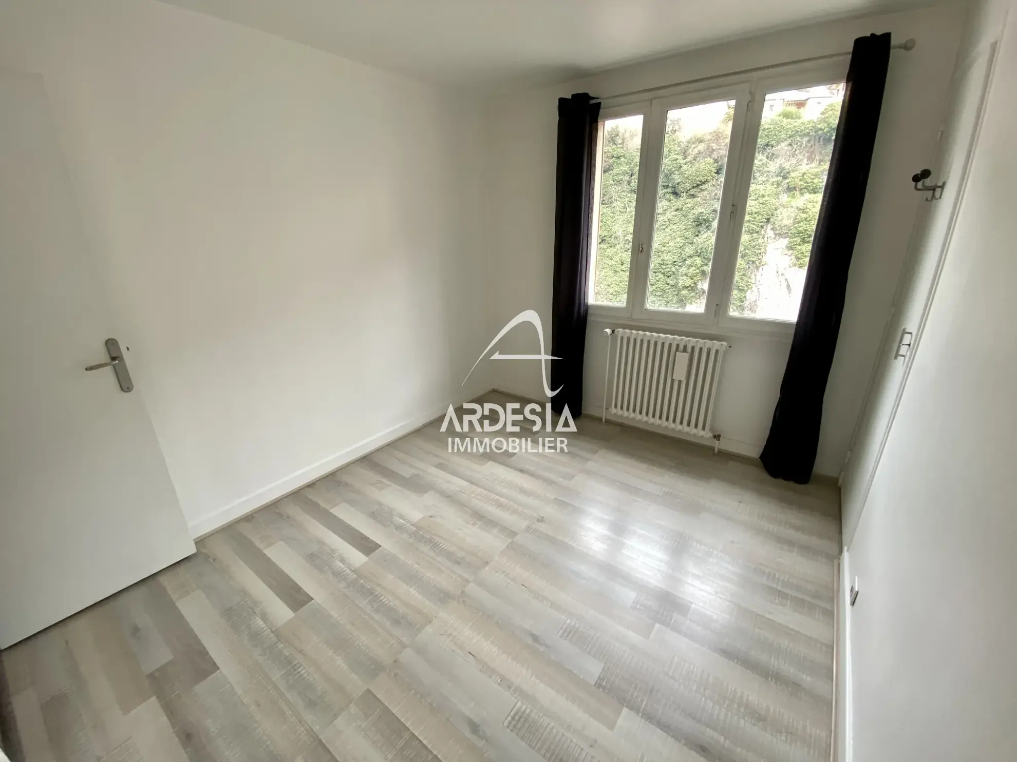 Bel appartement lumineux de 78 m2 avec balcon à Saint-Michel de Maurienne 