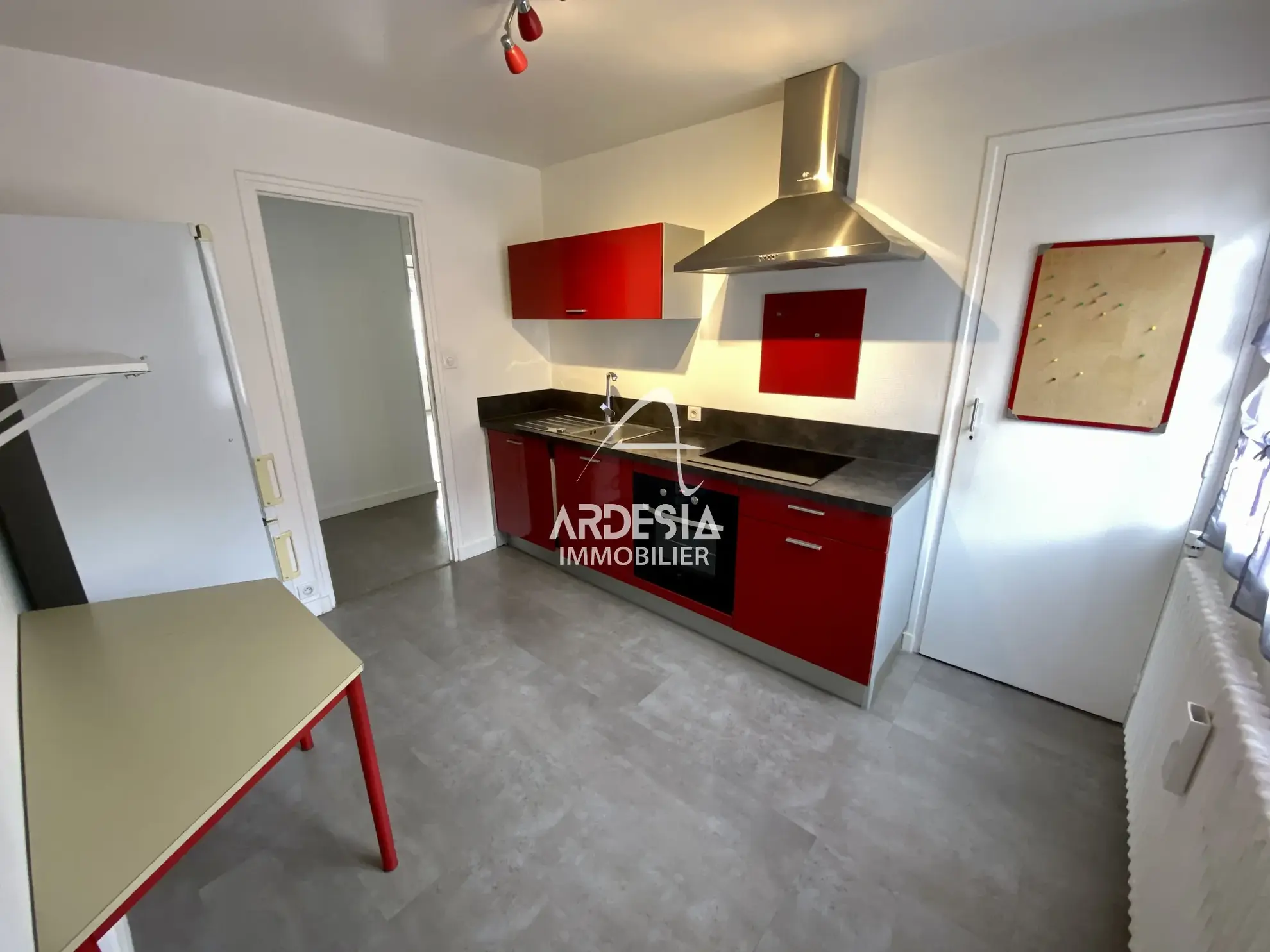 Bel appartement lumineux de 78 m2 avec balcon à Saint-Michel de Maurienne 