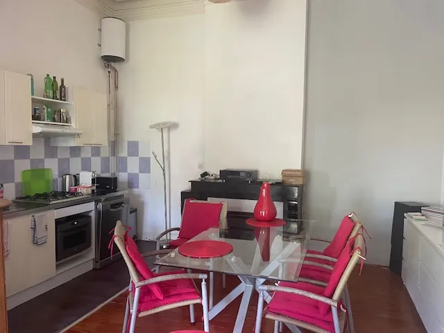 Appartement authentique à Nîmes Carnot avec balcon, grenier et vue dégagée - Secteur prisé