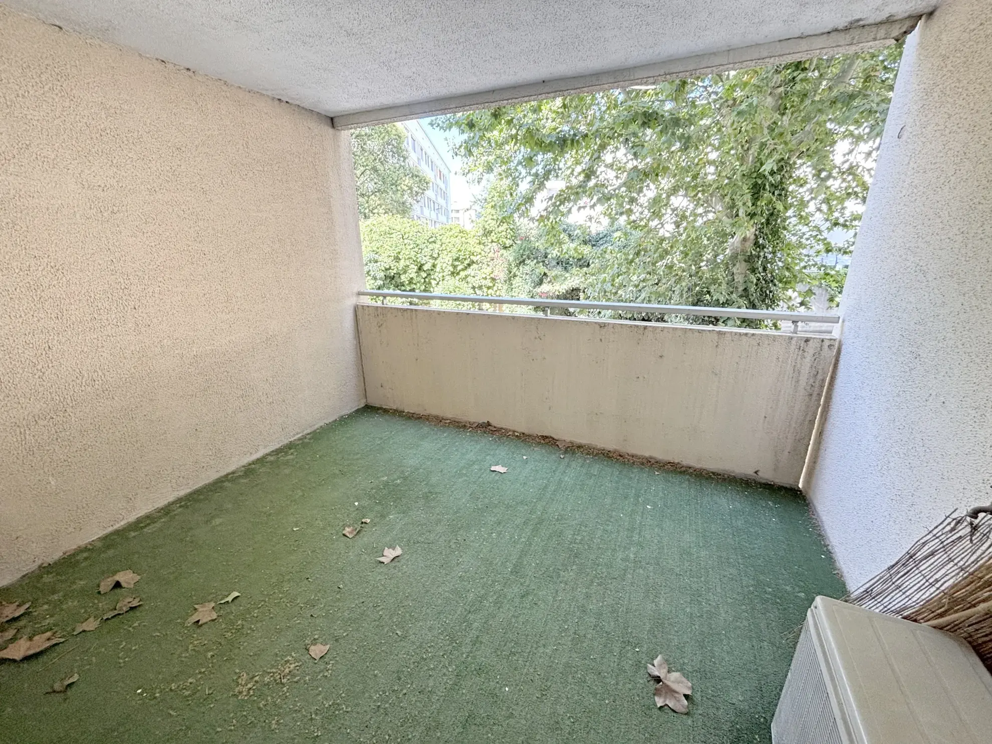 Appartement T1 à rénover de 35 m² avec balcon à Montpellier Antigone 
