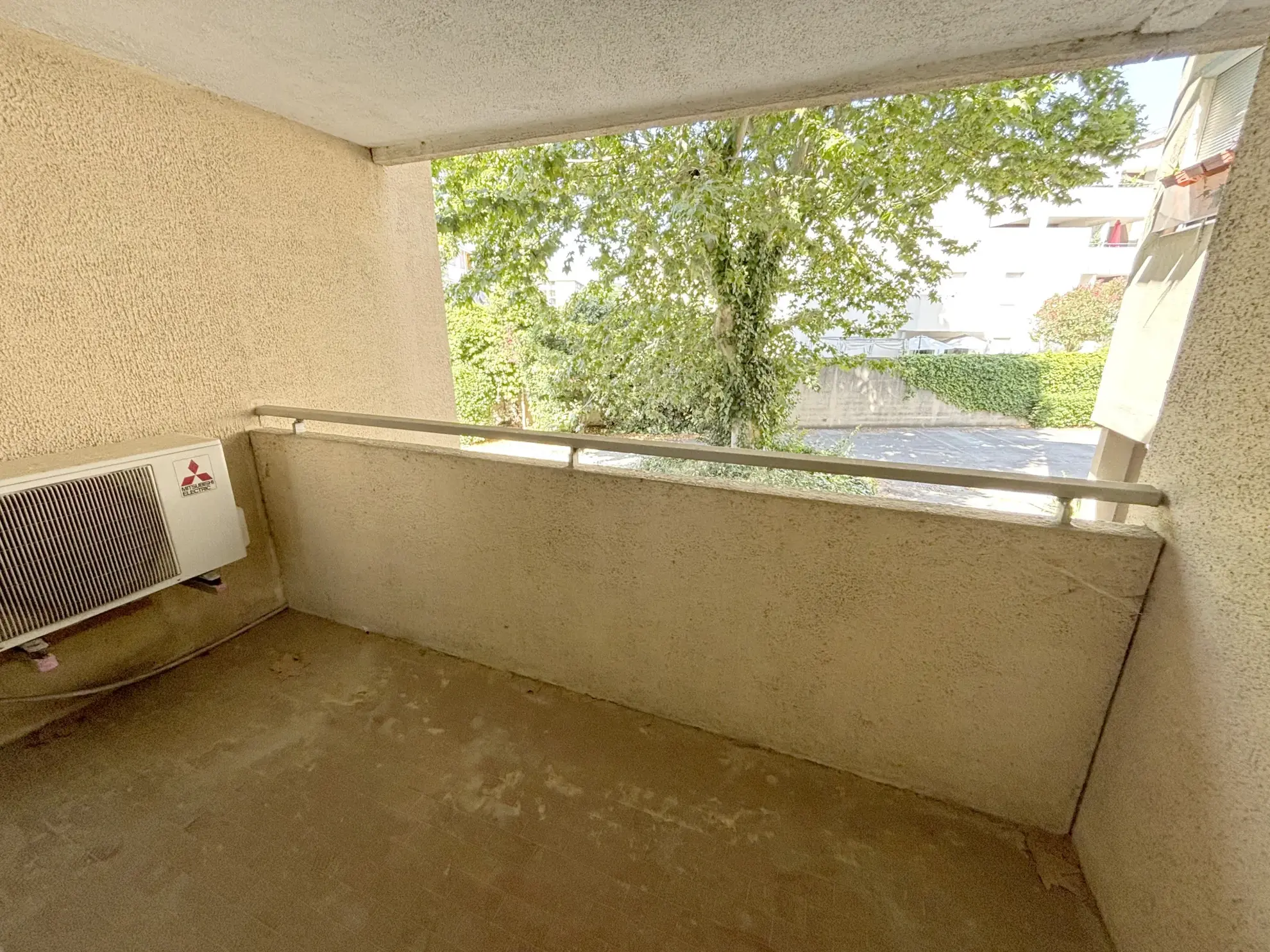 Appartement T1 à rénover de 35 m² avec balcon à Montpellier Antigone 