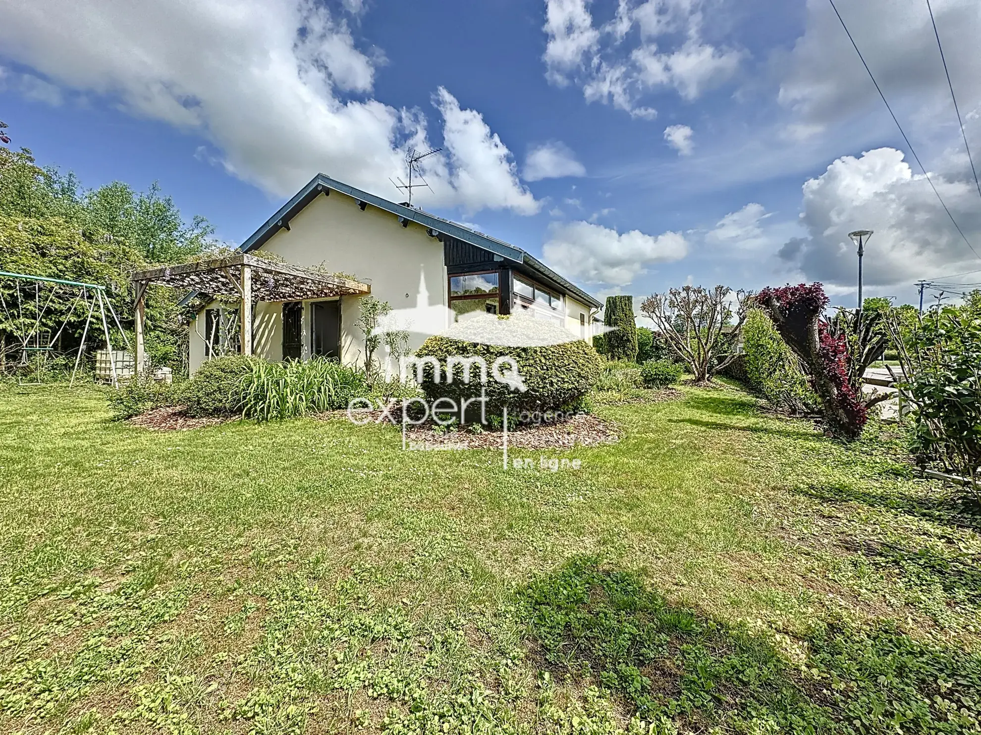 Maison rénovée à Mirecourt avec terrasse, garage et isolation performante