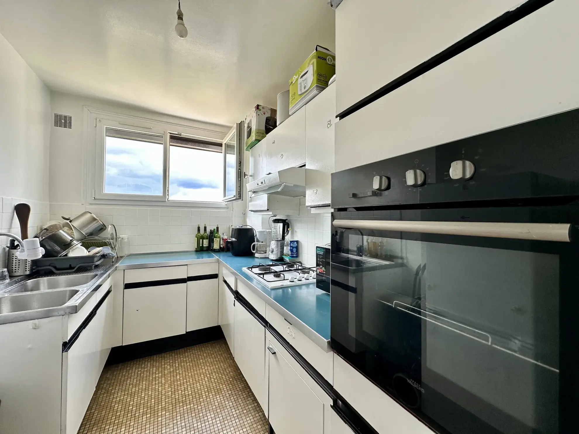 Appartement T4 à vendre au Le Mans avec grande rentabilité et cave, idéal investisseur 