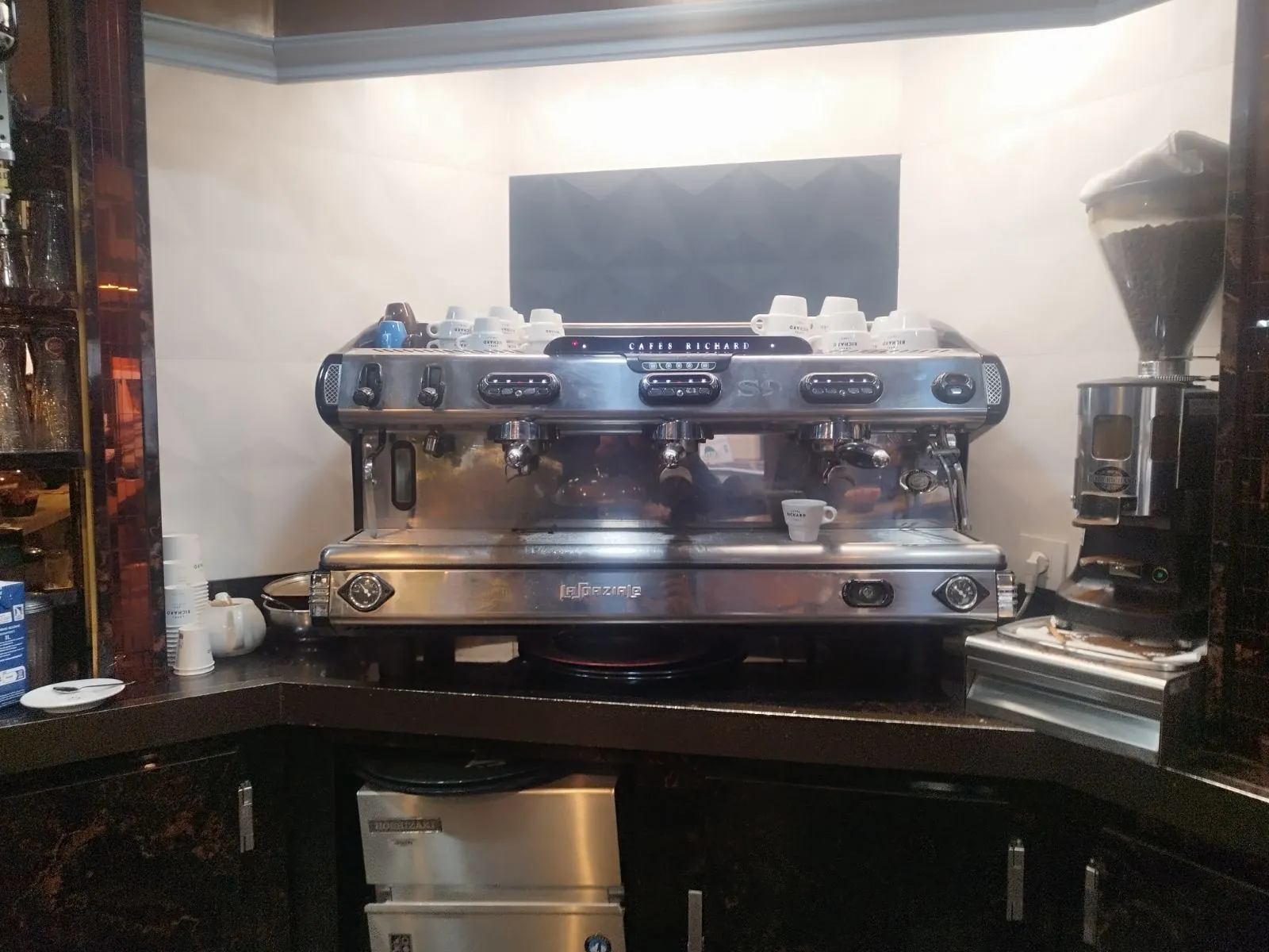 Fonds de commerce bar/restaurant avec terrasse à Paris 12ème - Emplacement premium 